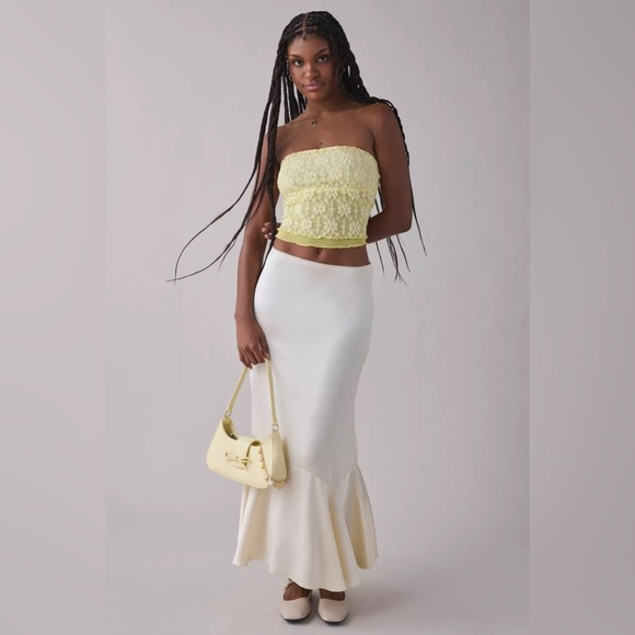 Urban Outfitters Kimchi Blue Kori Strapless Floral Lace Crop Top in Yellow, XL - Picture 2 of 13